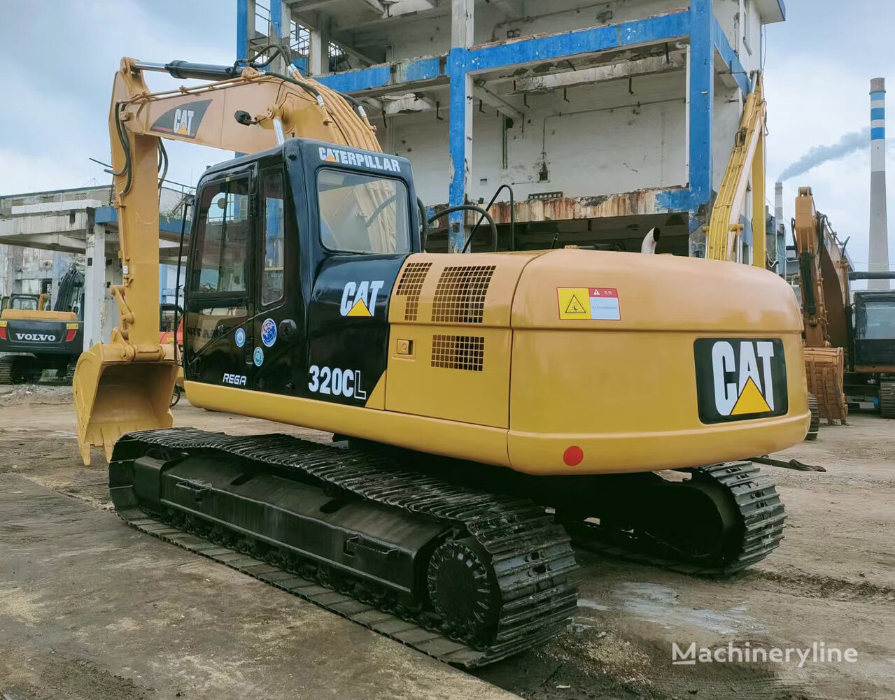 Caterpillar 320CL tracked excavator