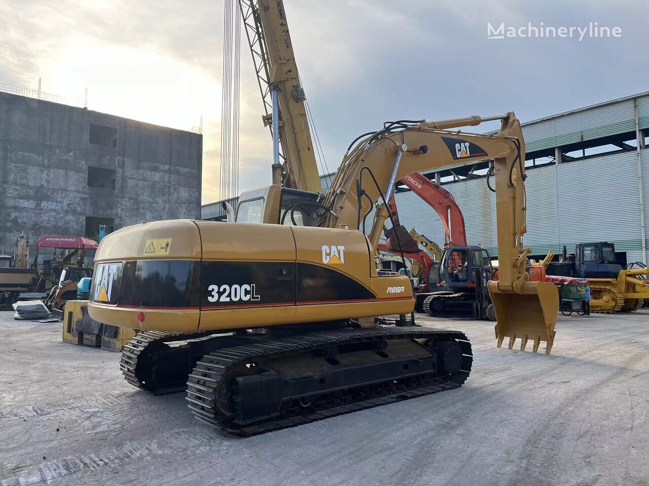 Caterpillar 320CL paletli ekskavatör