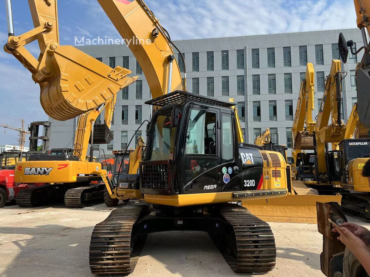 بيع حفارة مجنزرة Caterpillar 320D | Machineryline TN حفارة مجنزرة Caterpillar 320D - Machineryline