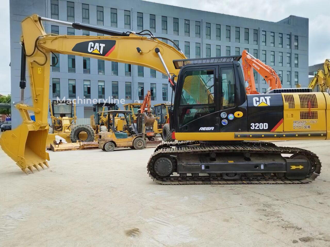 بيع حفارة مجنزرة Caterpillar 320D | Machineryline EG حفارة مجنزرة Caterpillar 320D - Machineryline