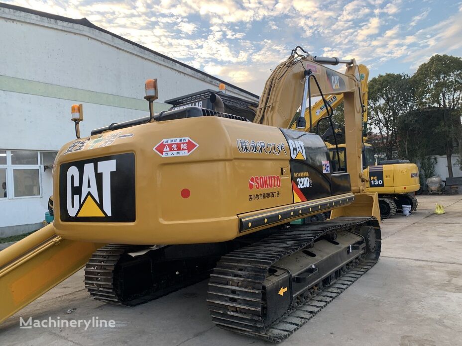 Caterpillar 320D2 tracked excavator - Machineryline