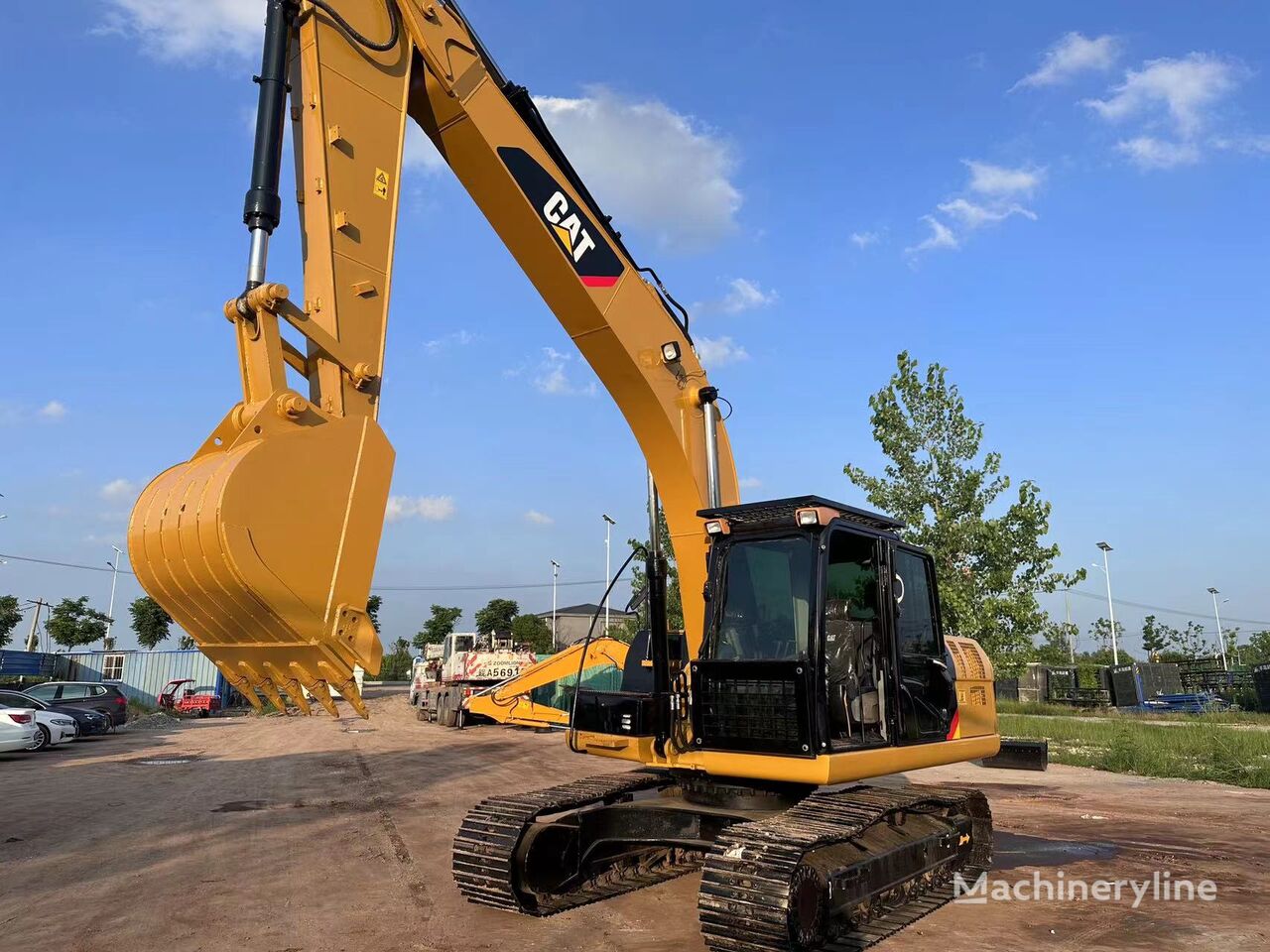 Caterpillar 320D2 tracked excavator