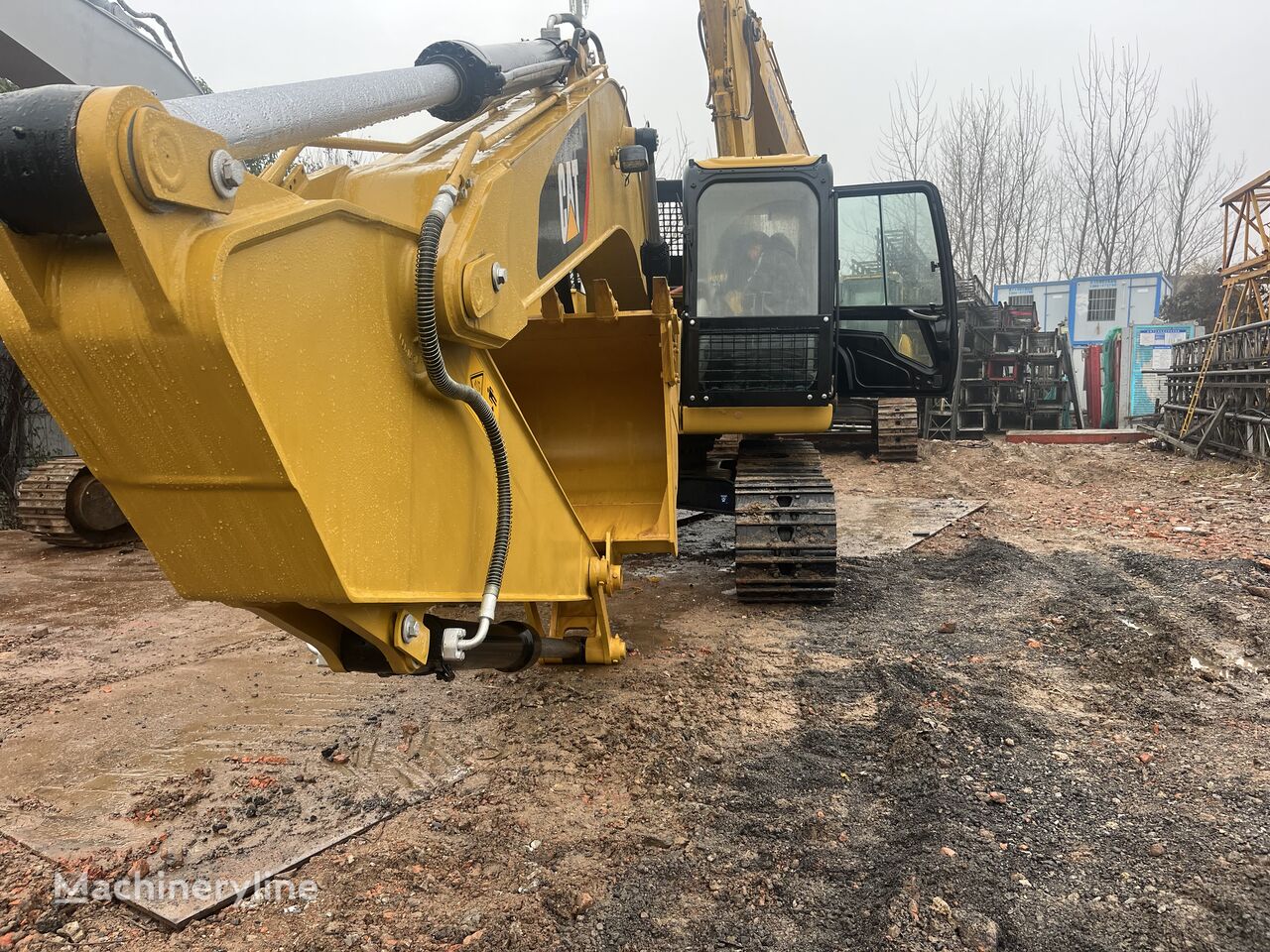 Caterpillar 320D2 tracked excavator - Machineryline