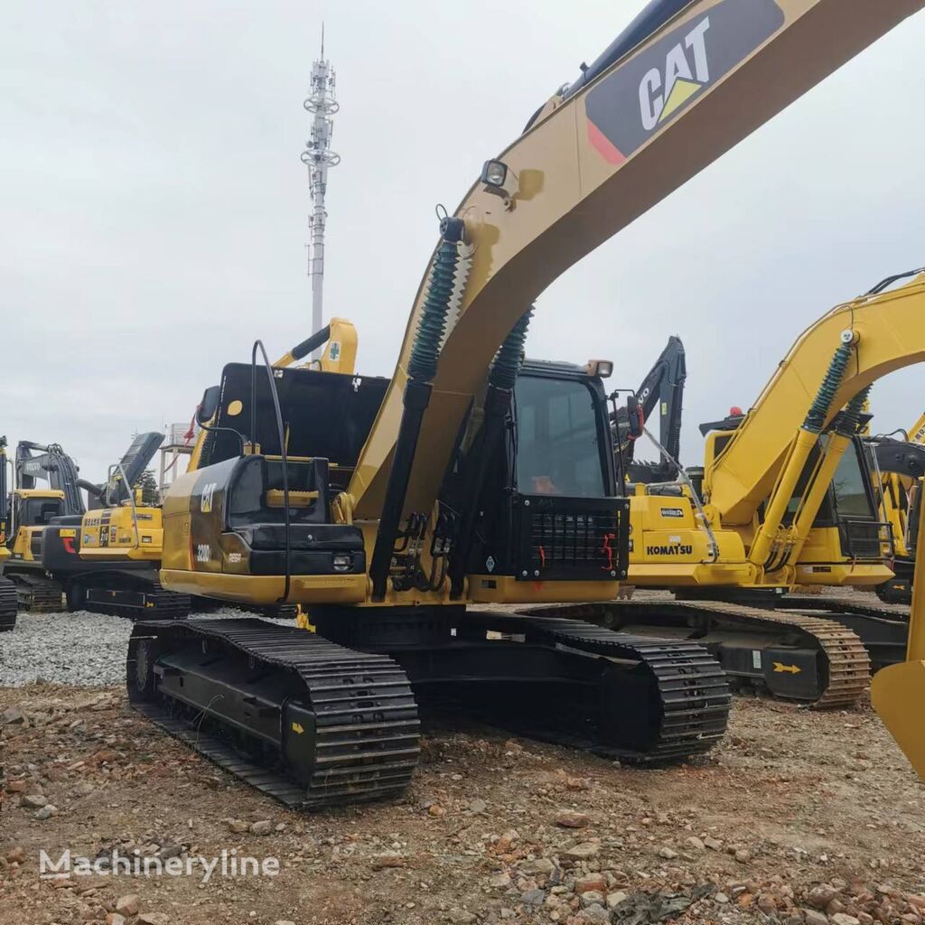 Caterpillar 320D2 クローラーショベル