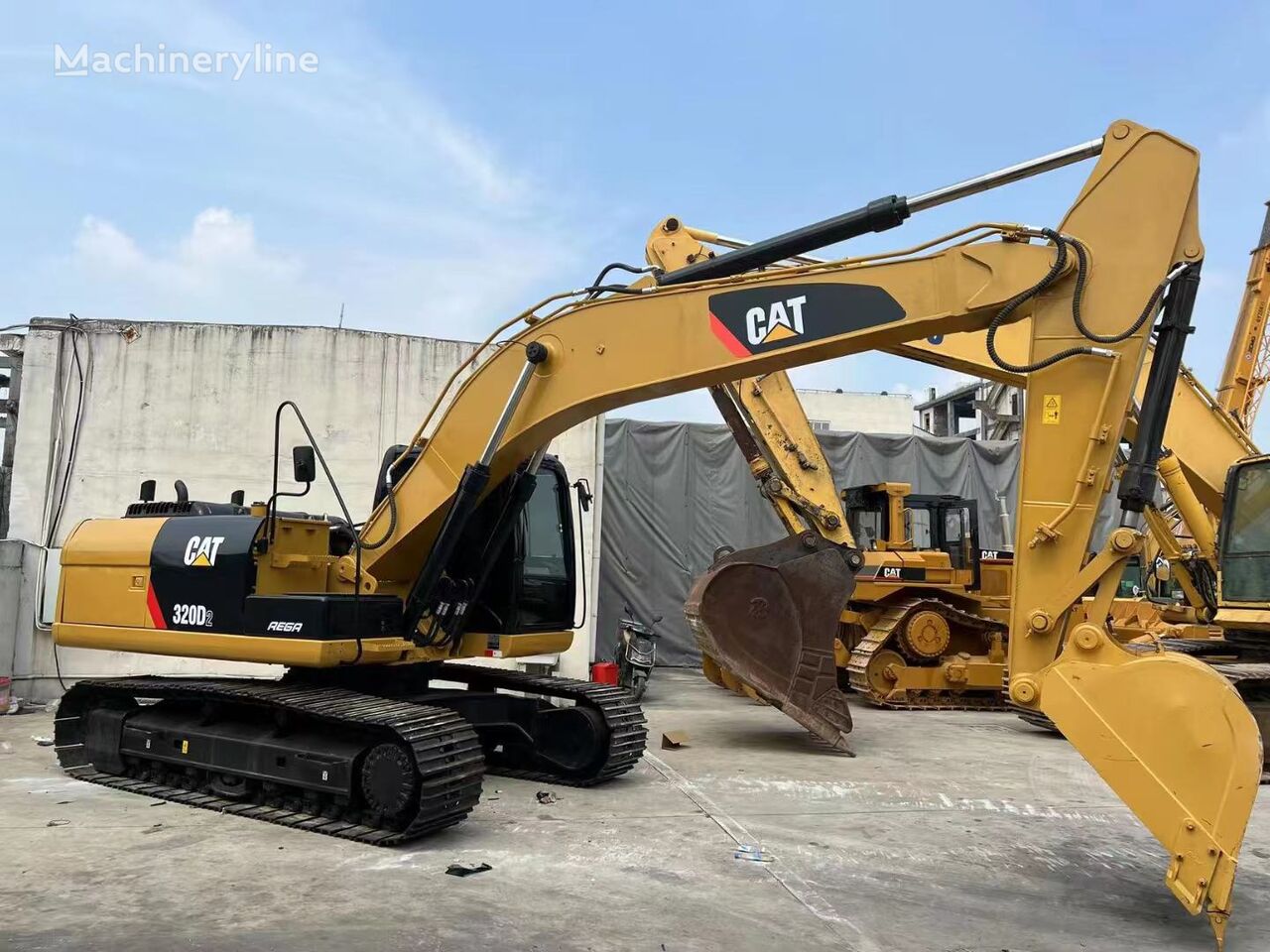 Caterpillar 320D2 tracked excavator