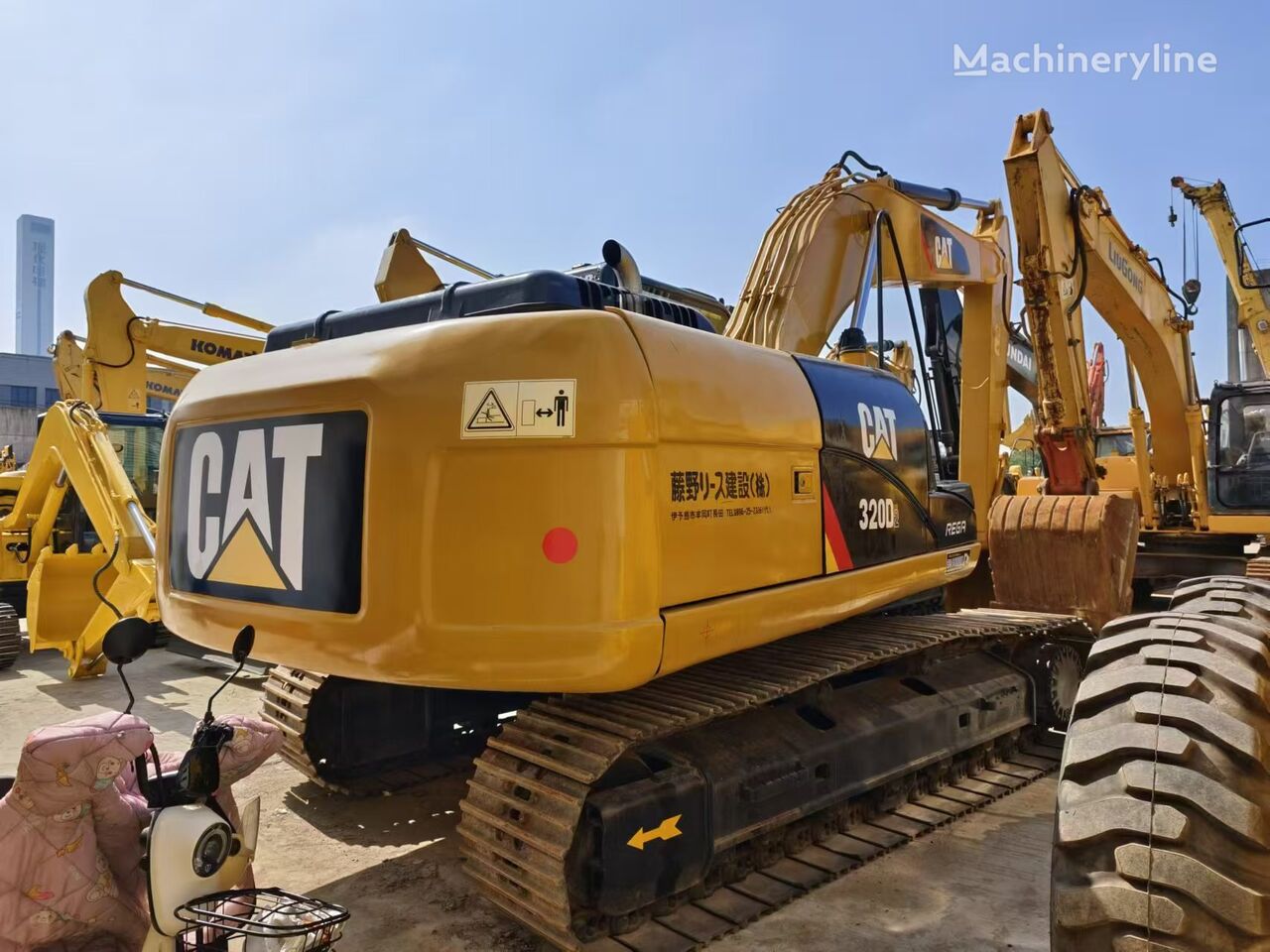 Caterpillar 320D2 tracked excavator