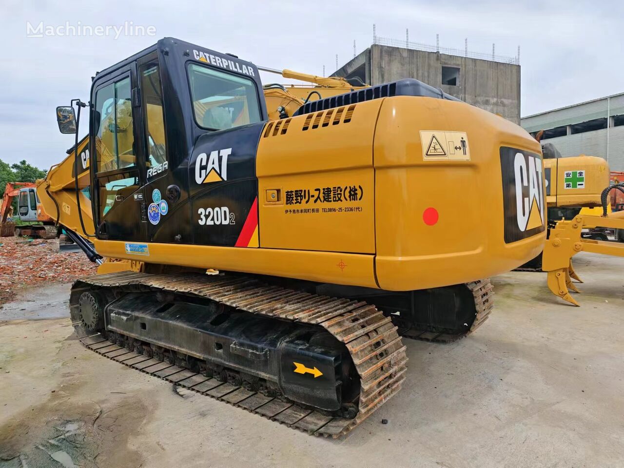 حفارة مجنزرة Caterpillar 320D2