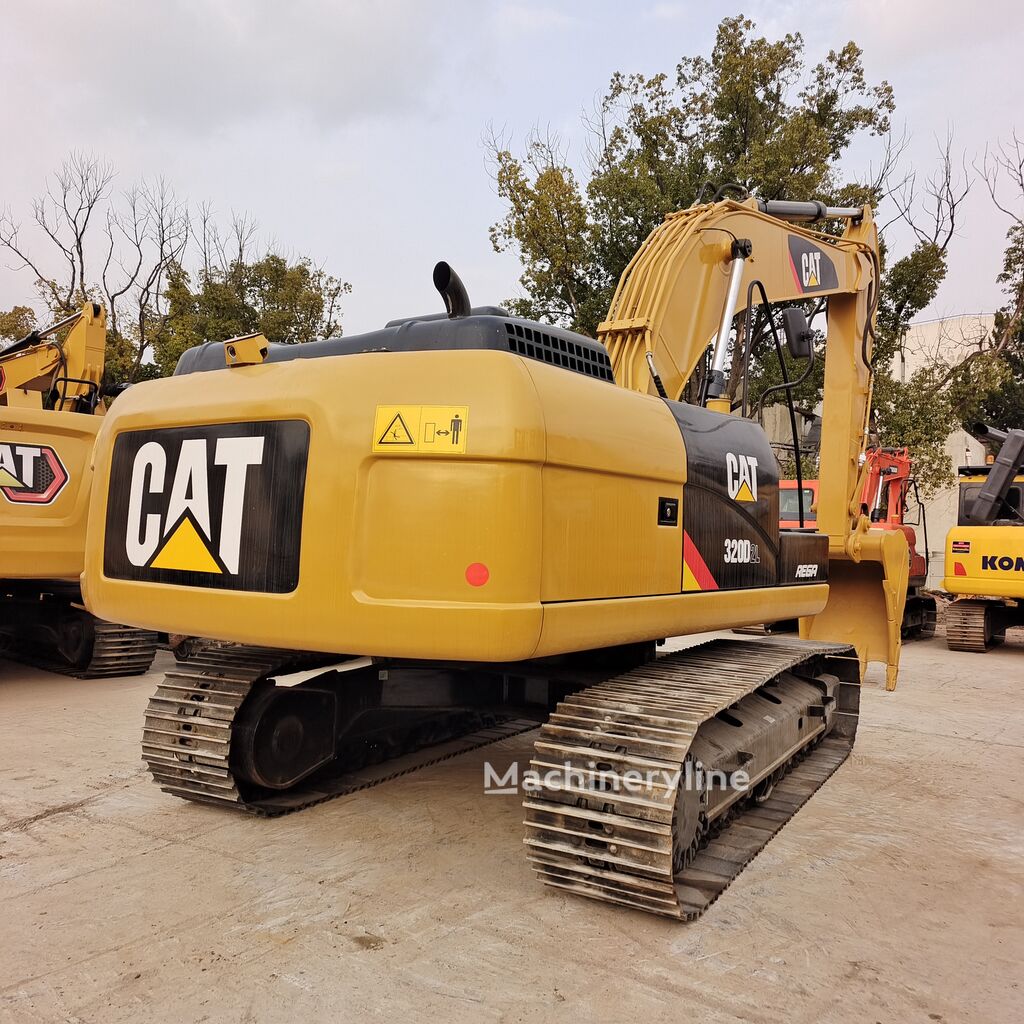 Гусеничный экскаватор Caterpillar 320D2 - Machineryline