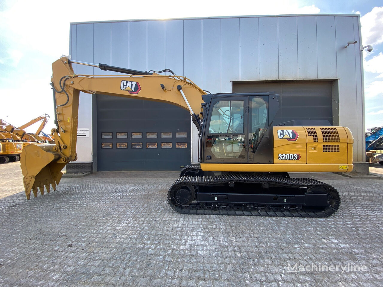 новый гусеничный экскаватор Caterpillar 320D3