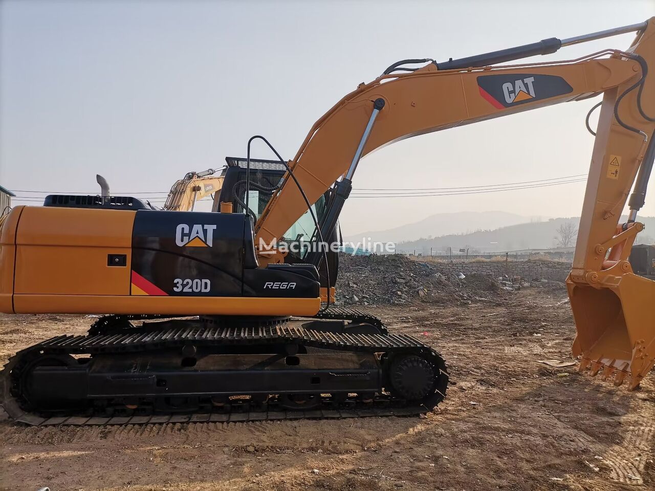 حفارة مجنزرة Caterpillar 320DL