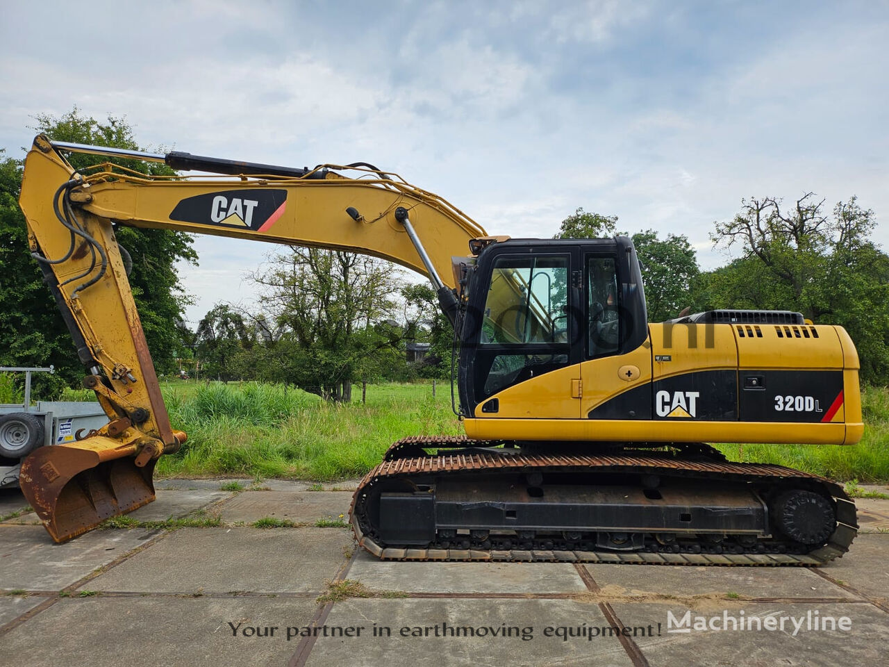 гусеничный экскаватор Caterpillar 320DL