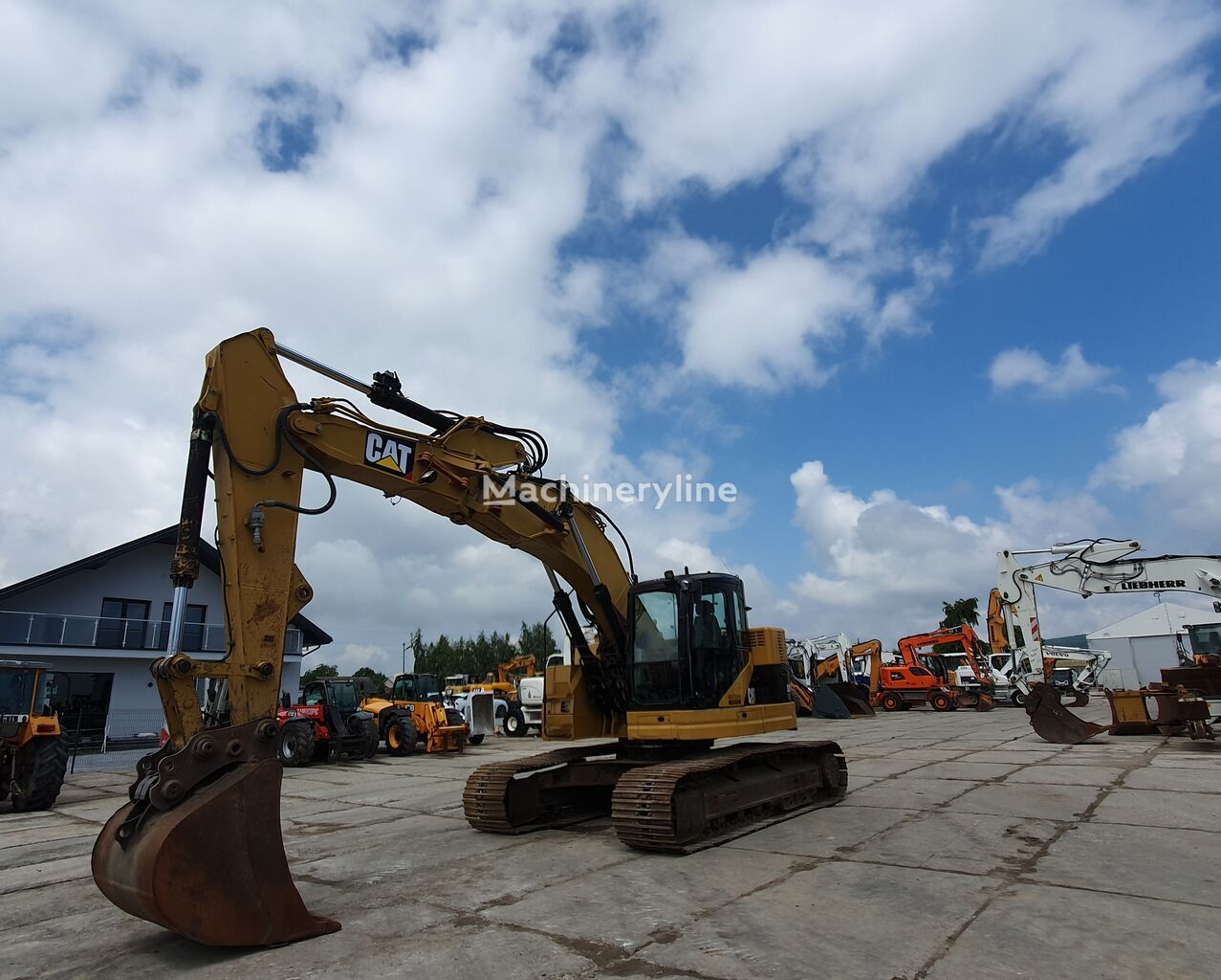 Caterpillar 321DLCR tracked excavator