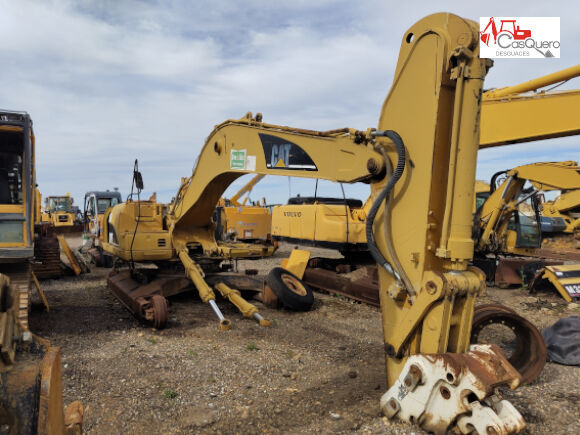 pelle sur chenilles Caterpillar 322C pour pièces détachées