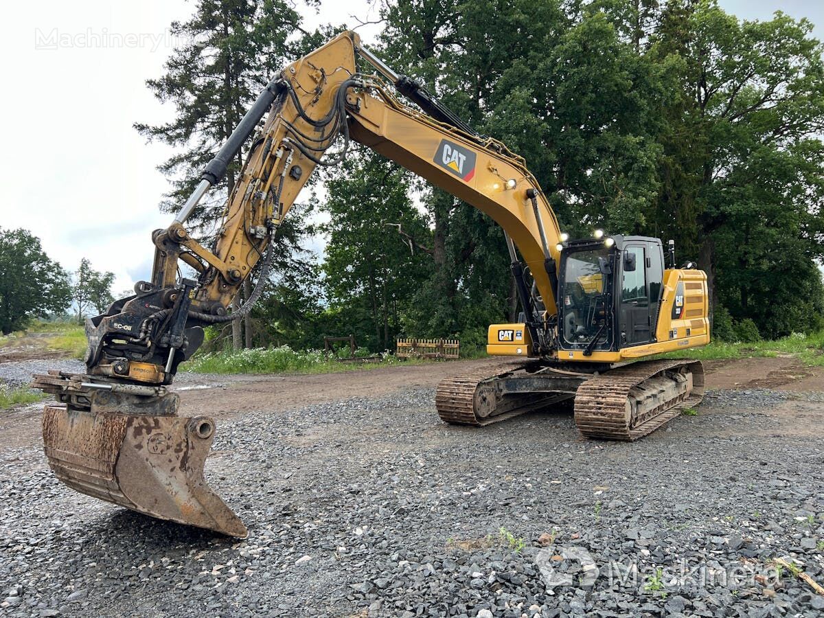 Caterpillar 323 tracked excavator