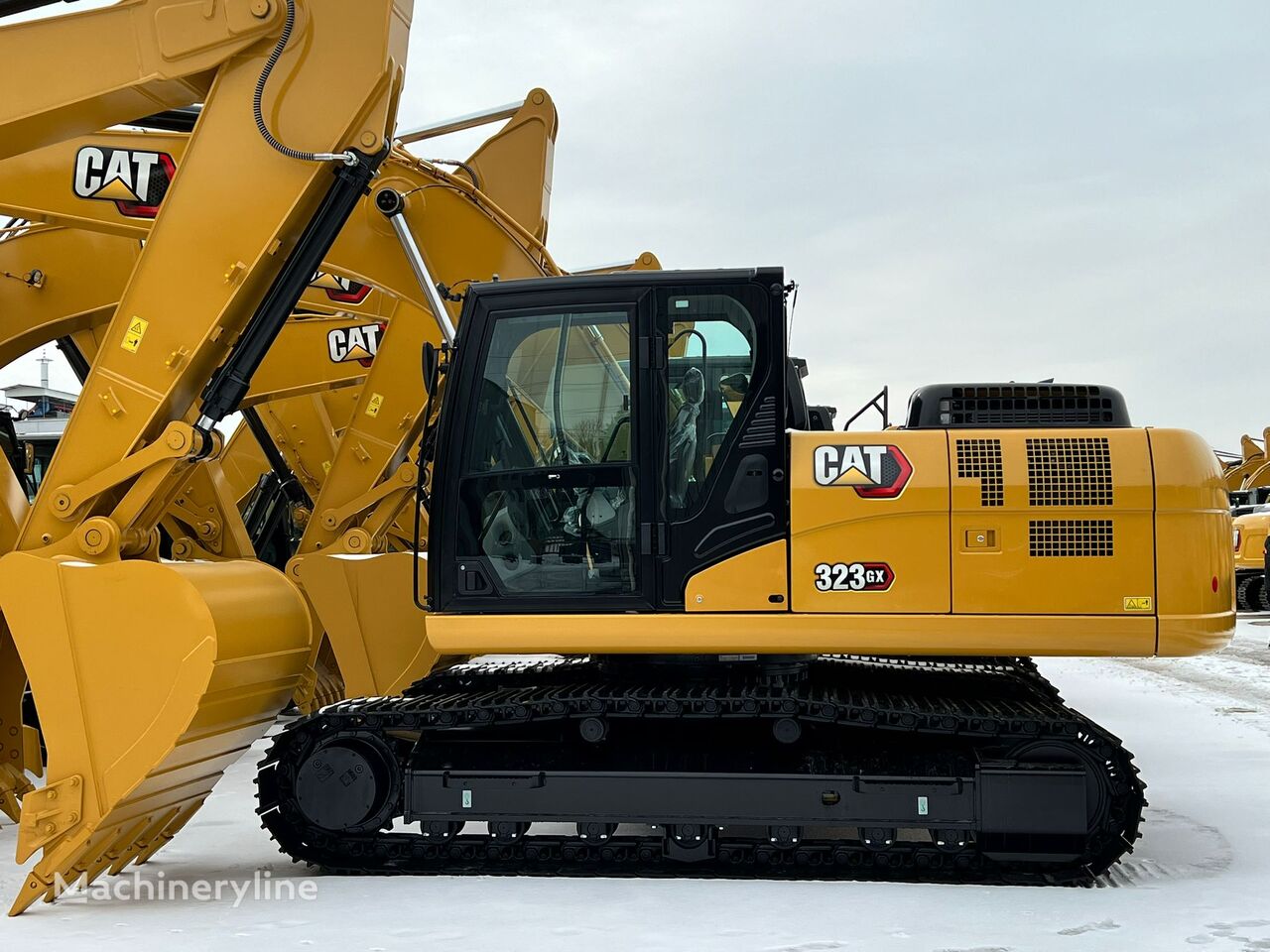 Caterpillar 323 tracked excavator