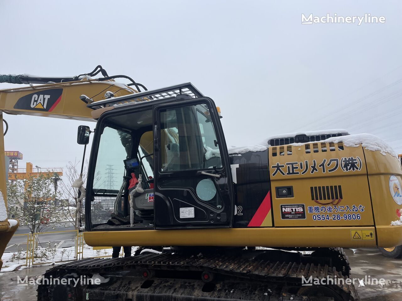 Caterpillar 323D tracked excavator