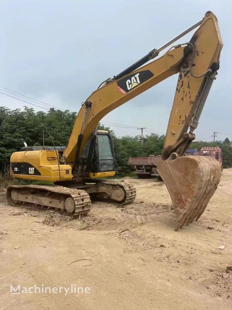 Caterpillar 323D tracked excavator