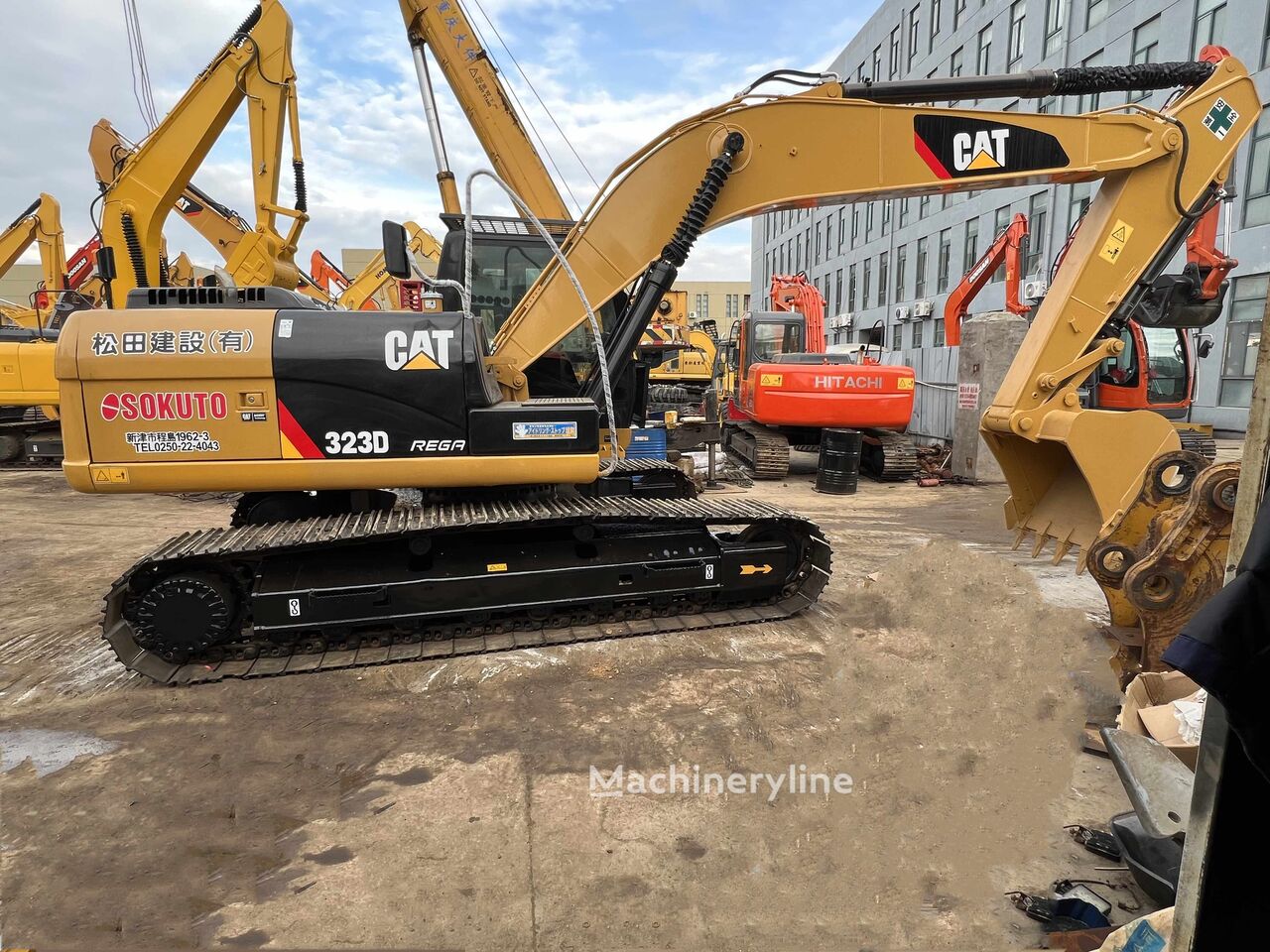 Верижен багер Caterpillar 323D - Machineryline