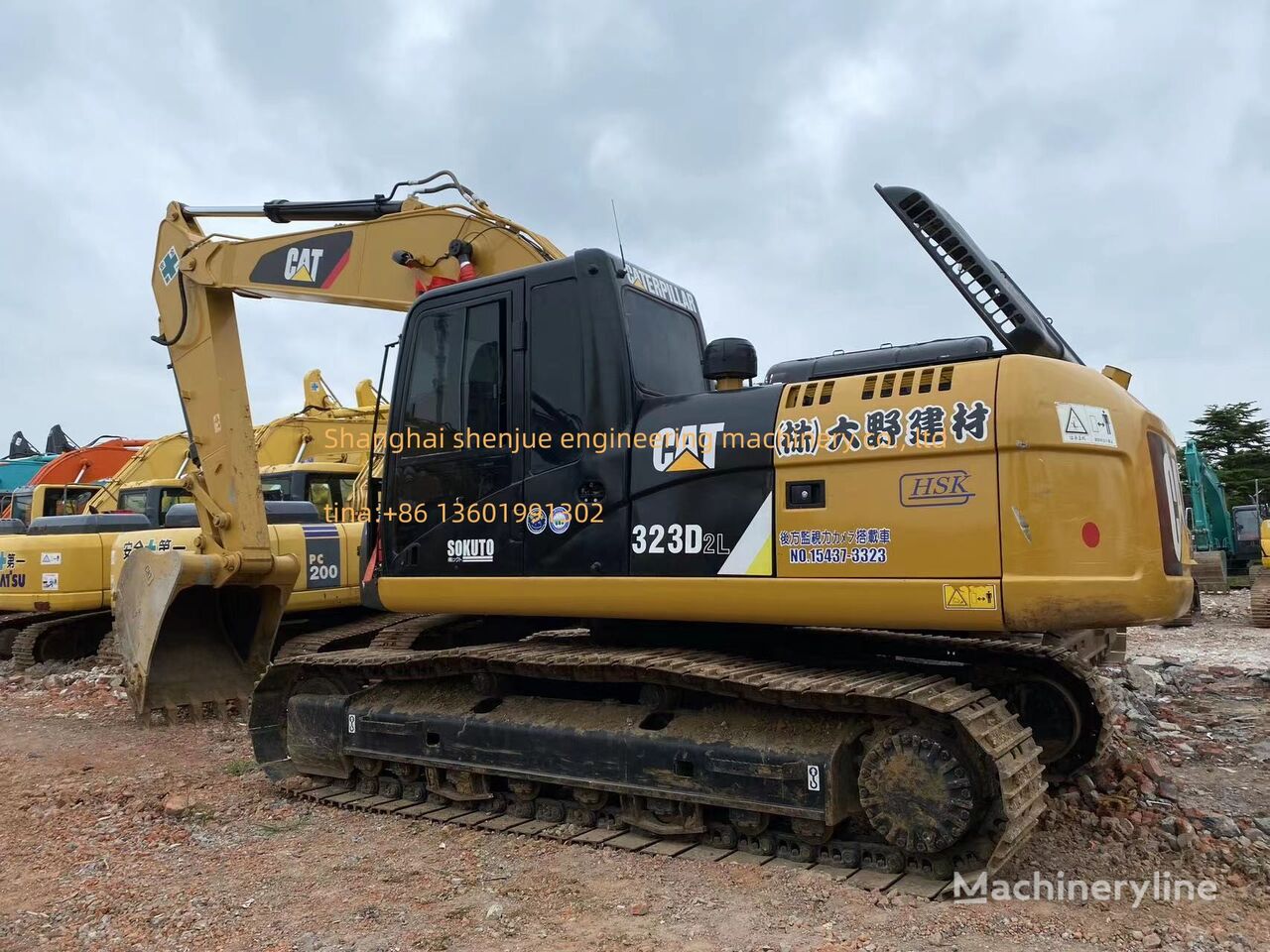 Caterpillar 323D2L tracked excavator