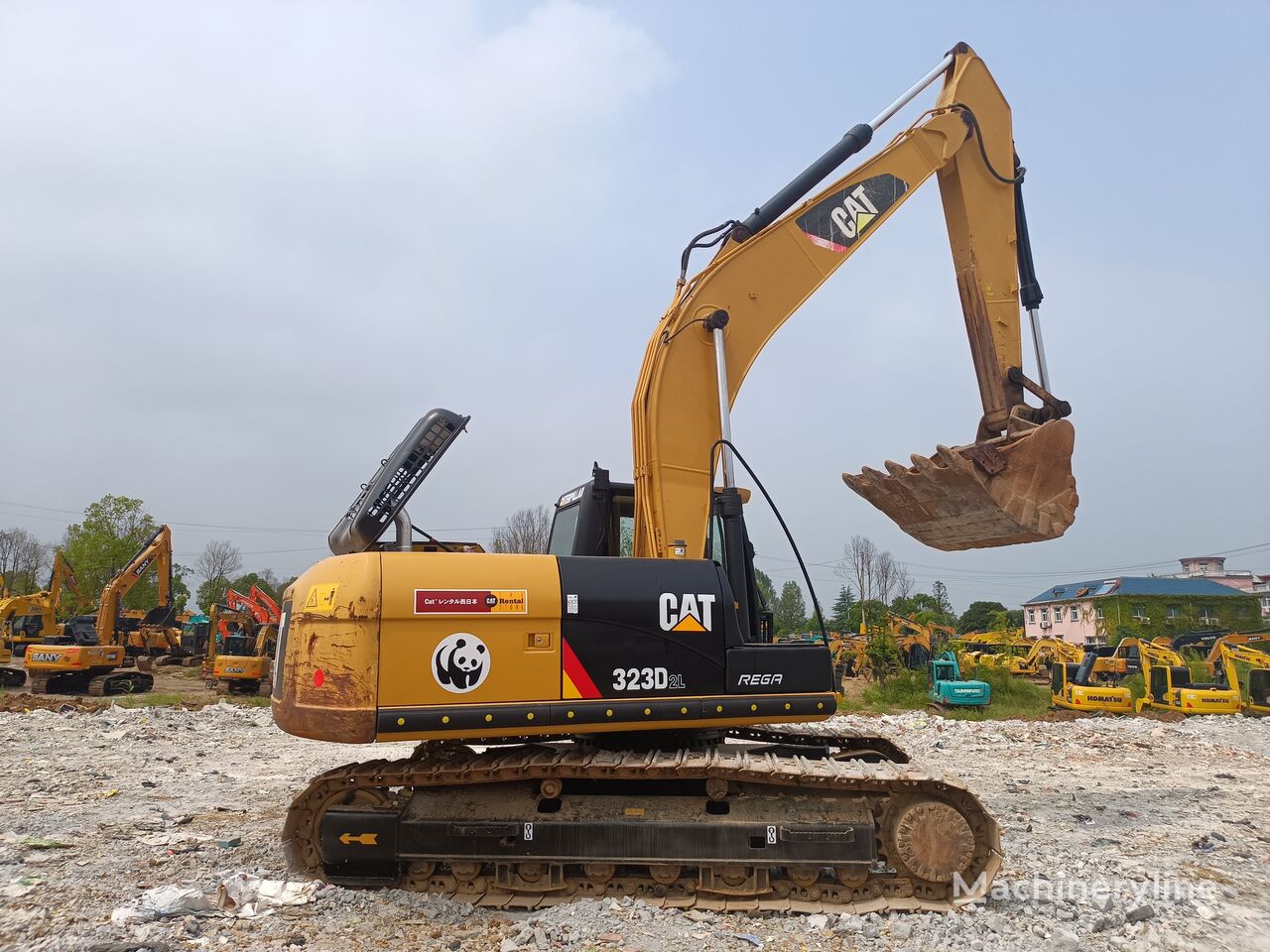 Caterpillar 323DL tracked excavator