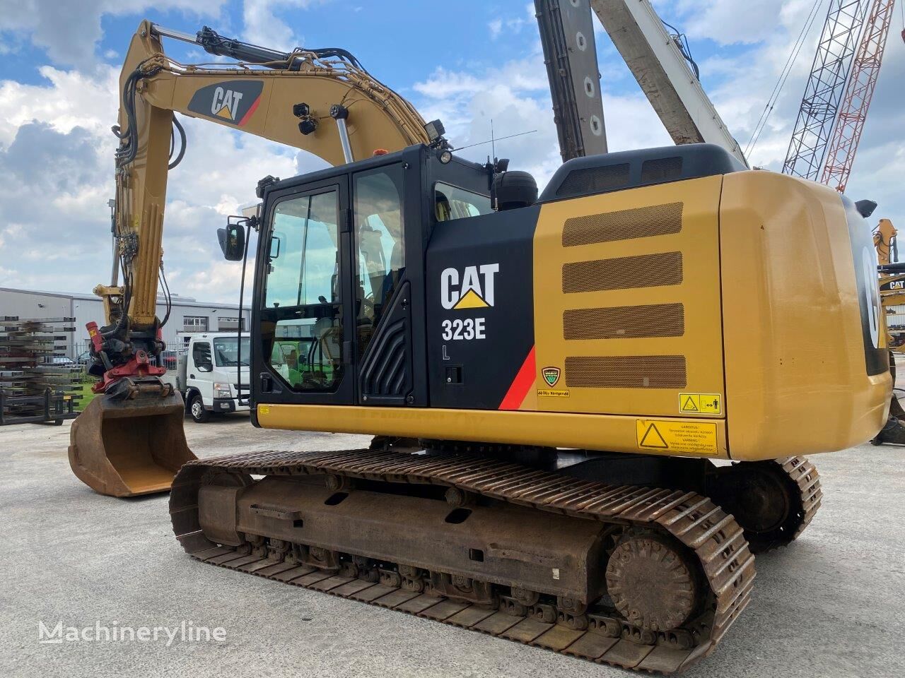 Caterpillar 323EL tracked excavator