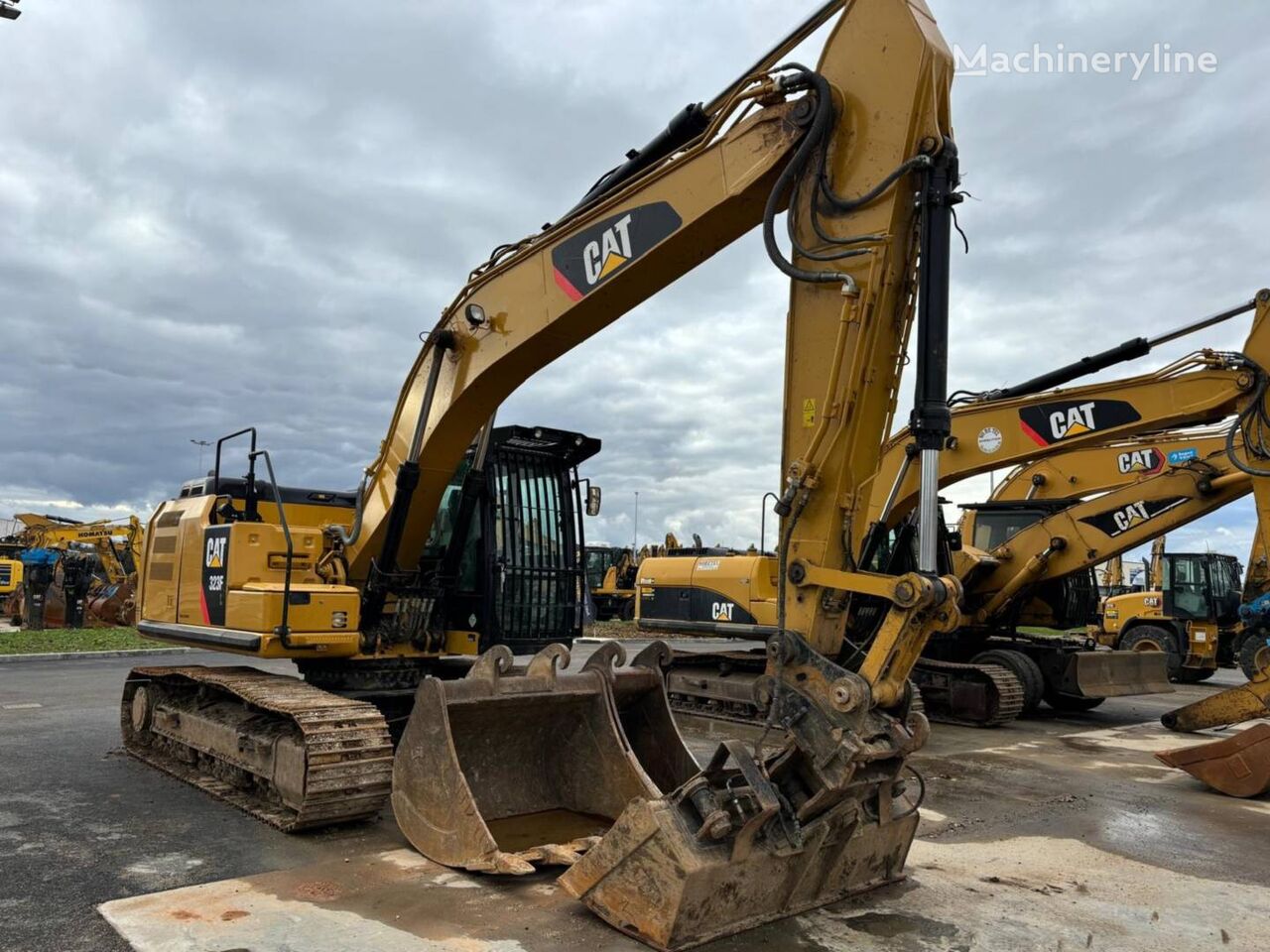 Caterpillar 323F rupsgraafmachine