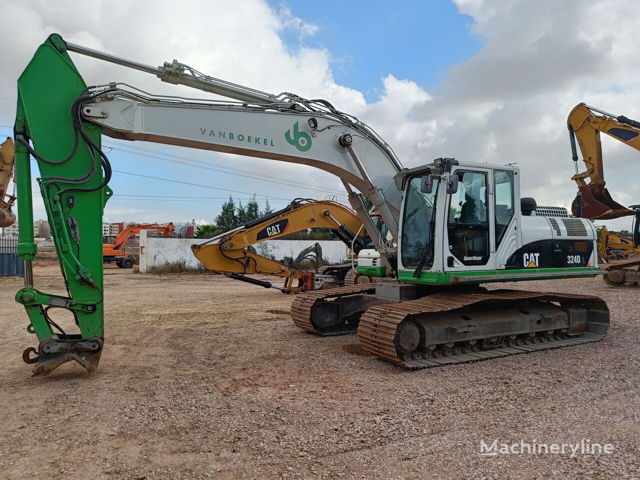 Caterpillar 324D tracked excavator