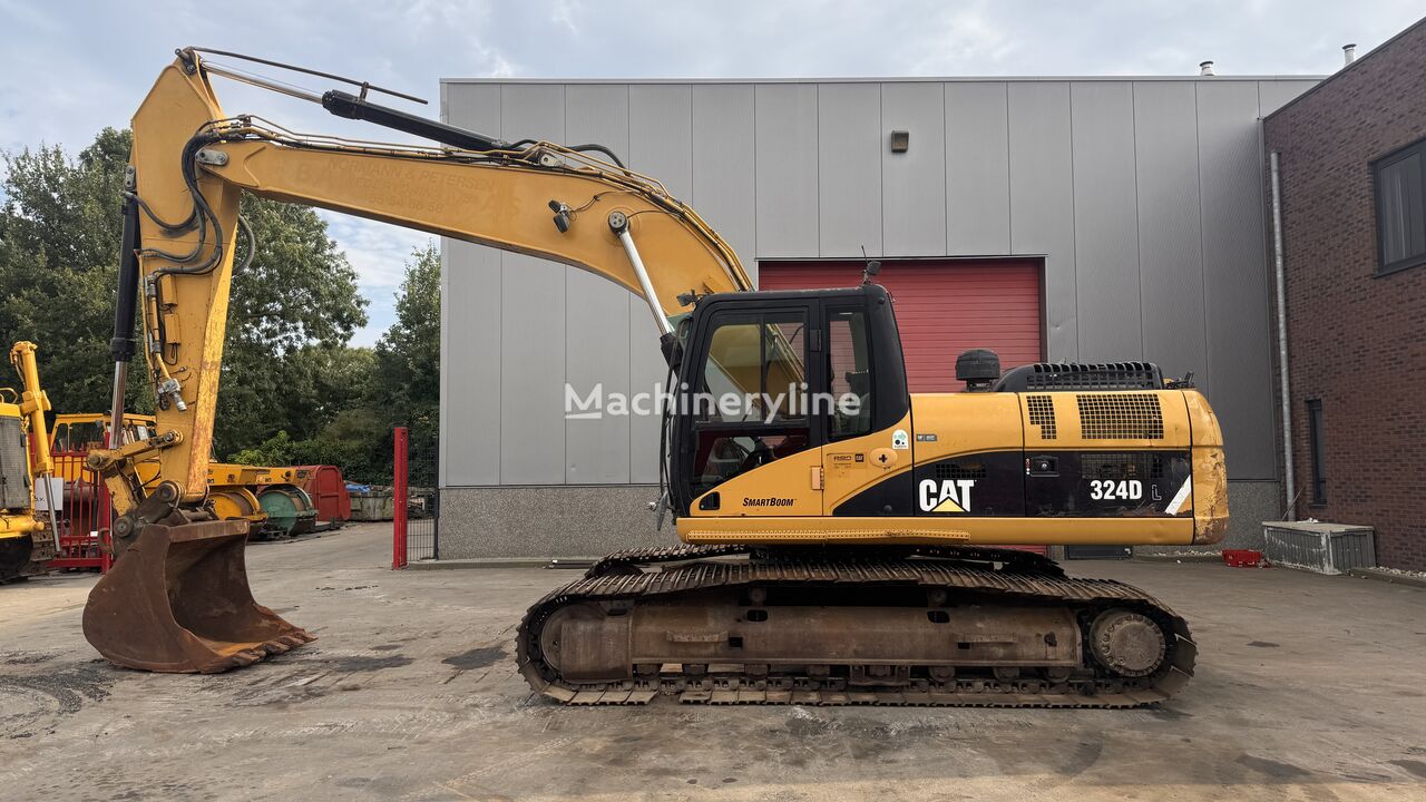 Caterpillar 324DL tracked excavator