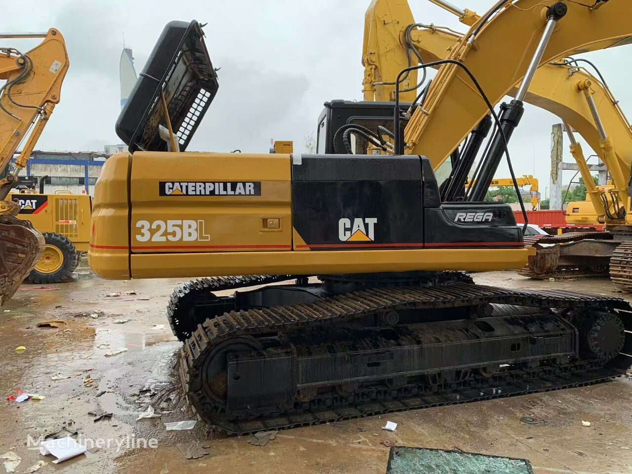 حفارة مجنزرة Caterpillar 325B