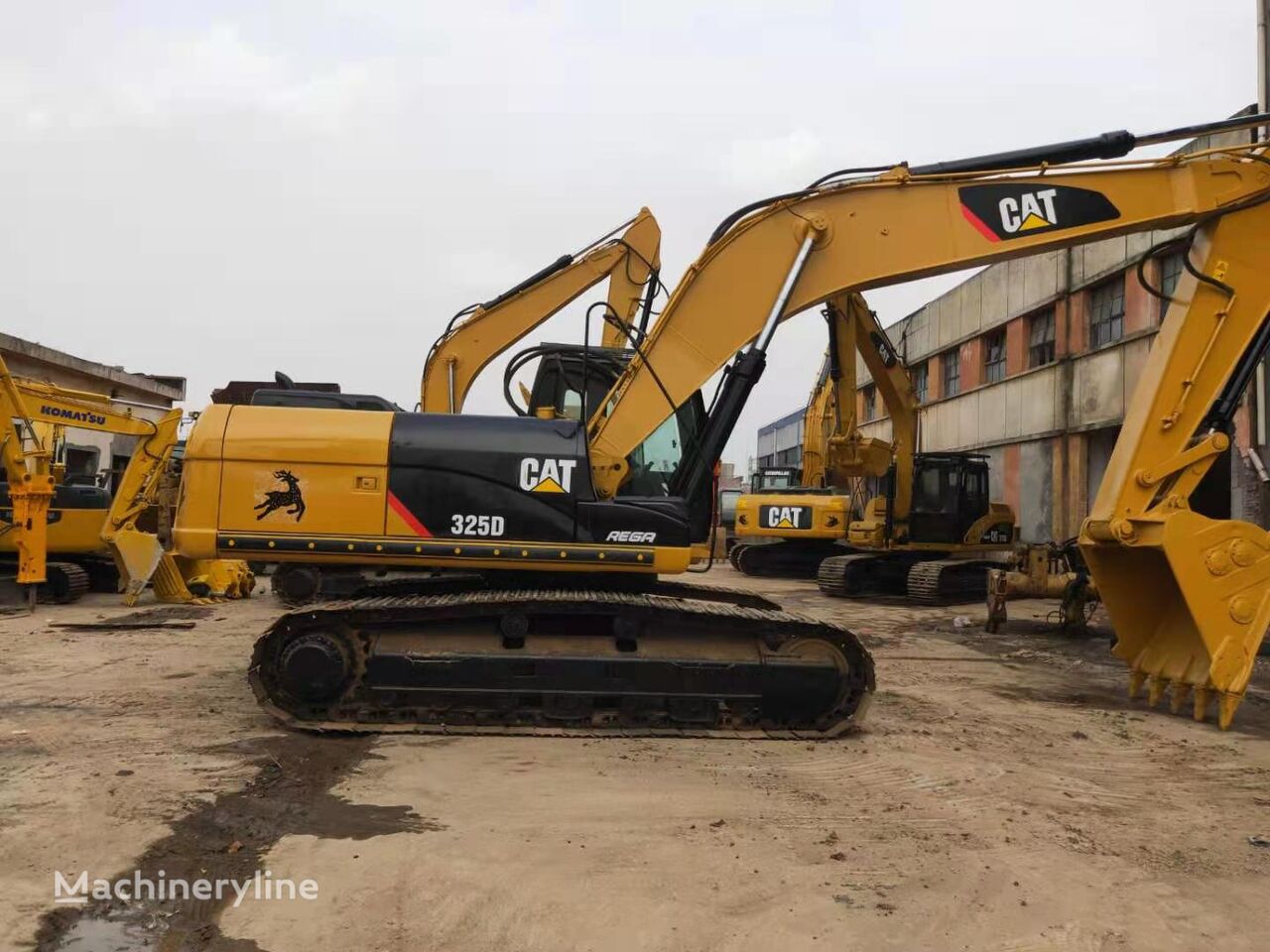 Caterpillar 325D tracked excavator