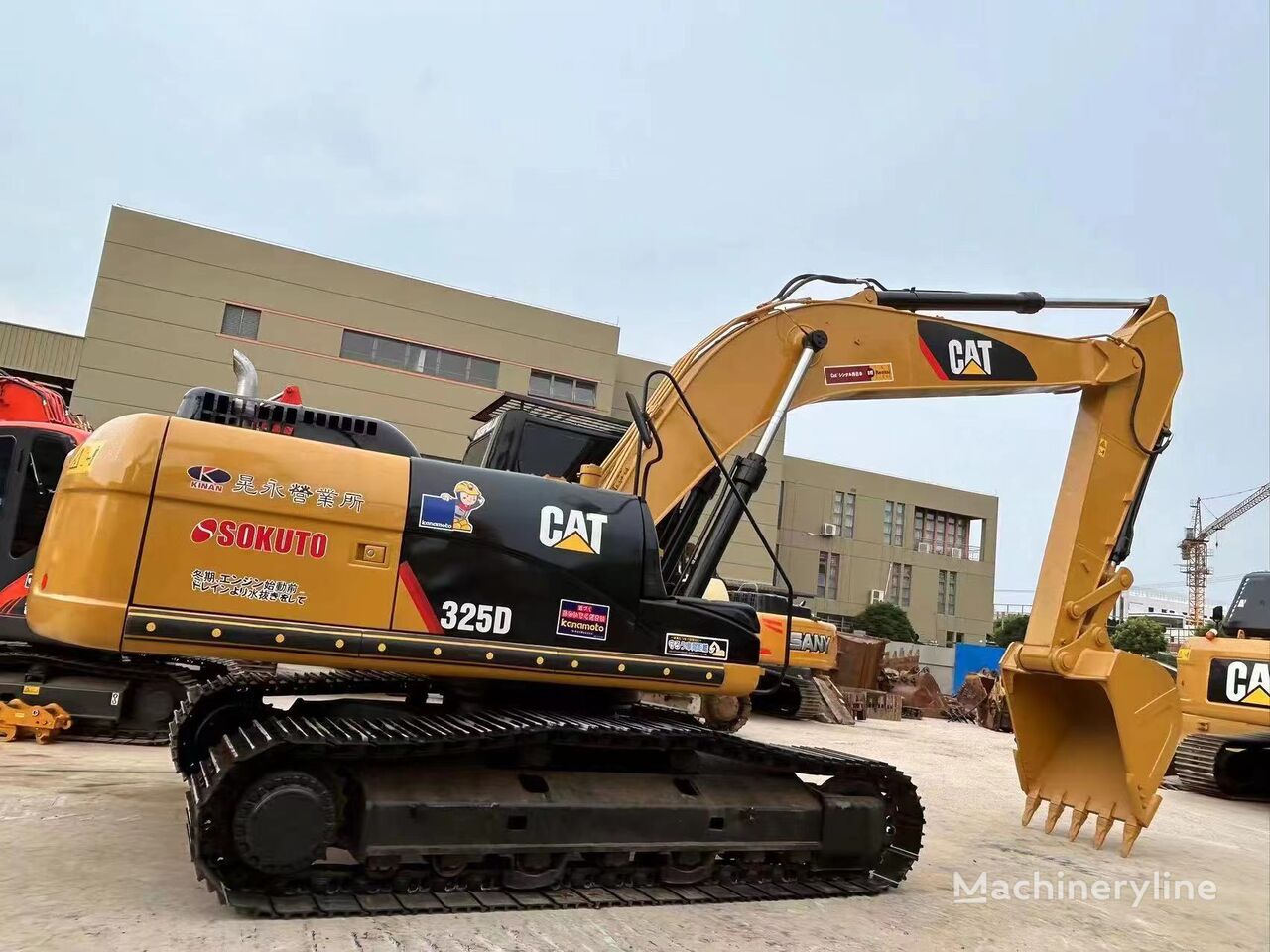 Caterpillar 325D tracked excavator