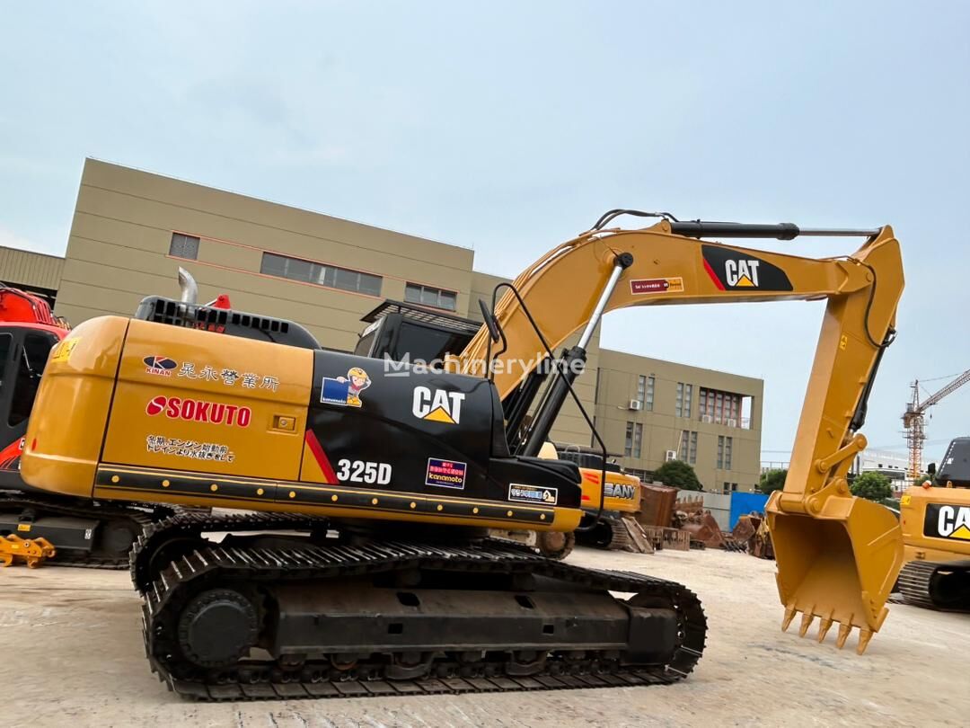 Excavator dengan track Caterpillar 325DL - Machineryline