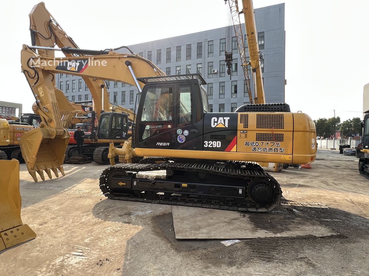 حفارة مجنزرة Caterpillar 329D - Machineryline