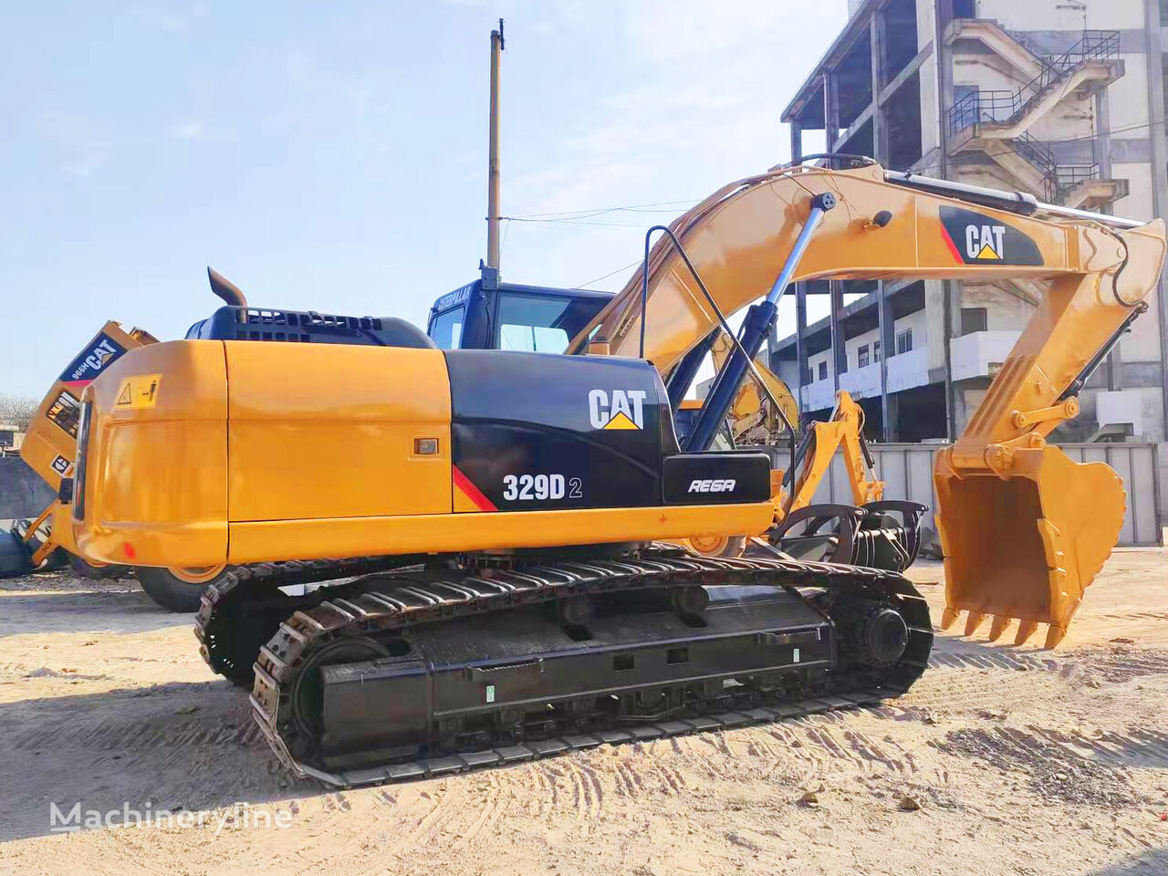 pelle sur chenilles Caterpillar 329d