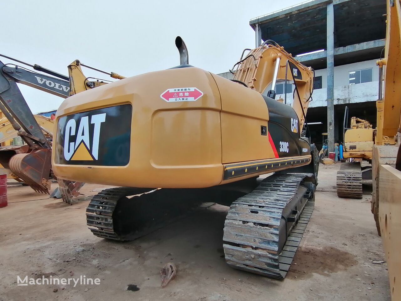 Excavator dengan track Caterpillar 330C - Machineryline