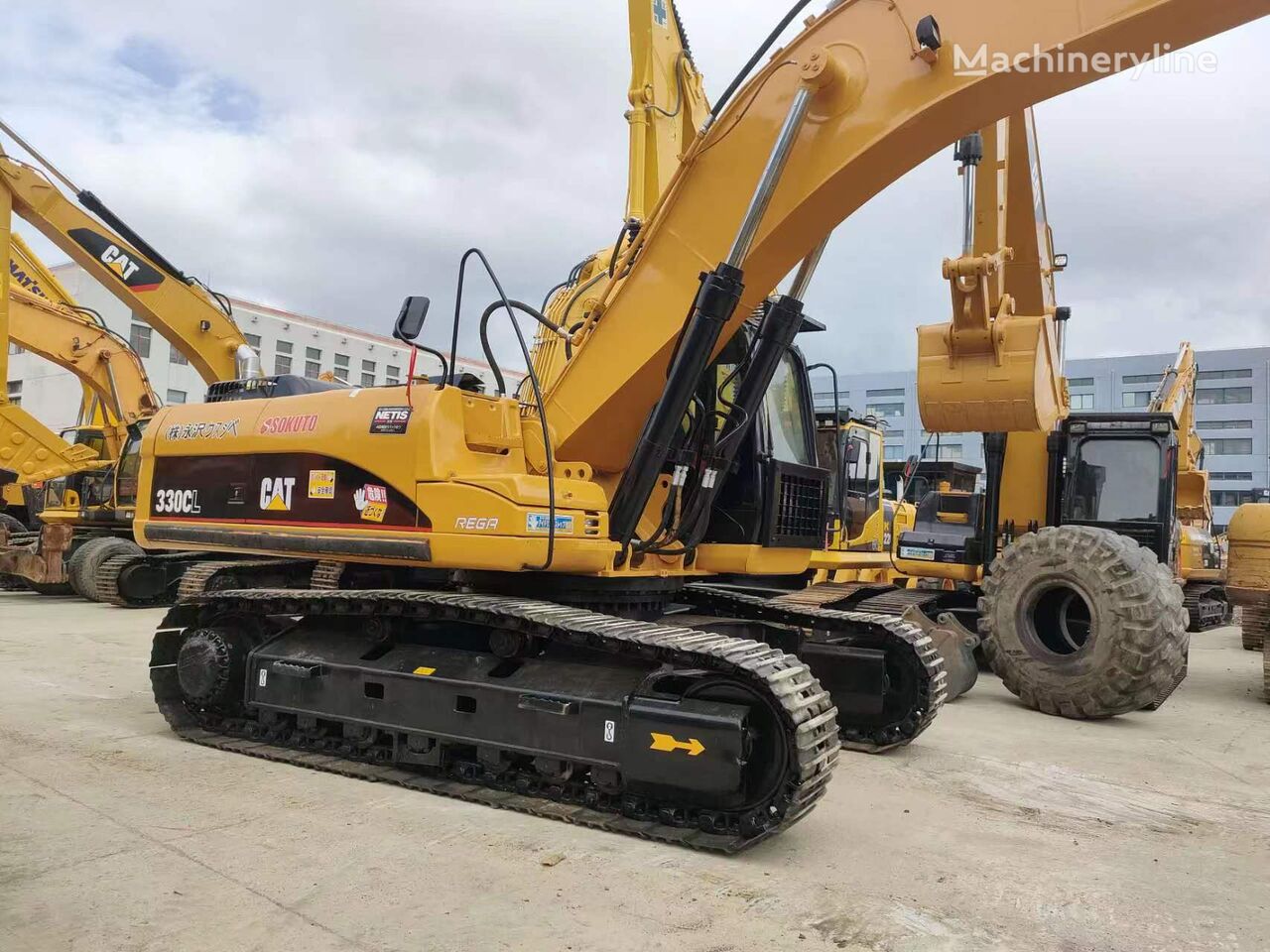 Caterpillar 330CL tracked excavator