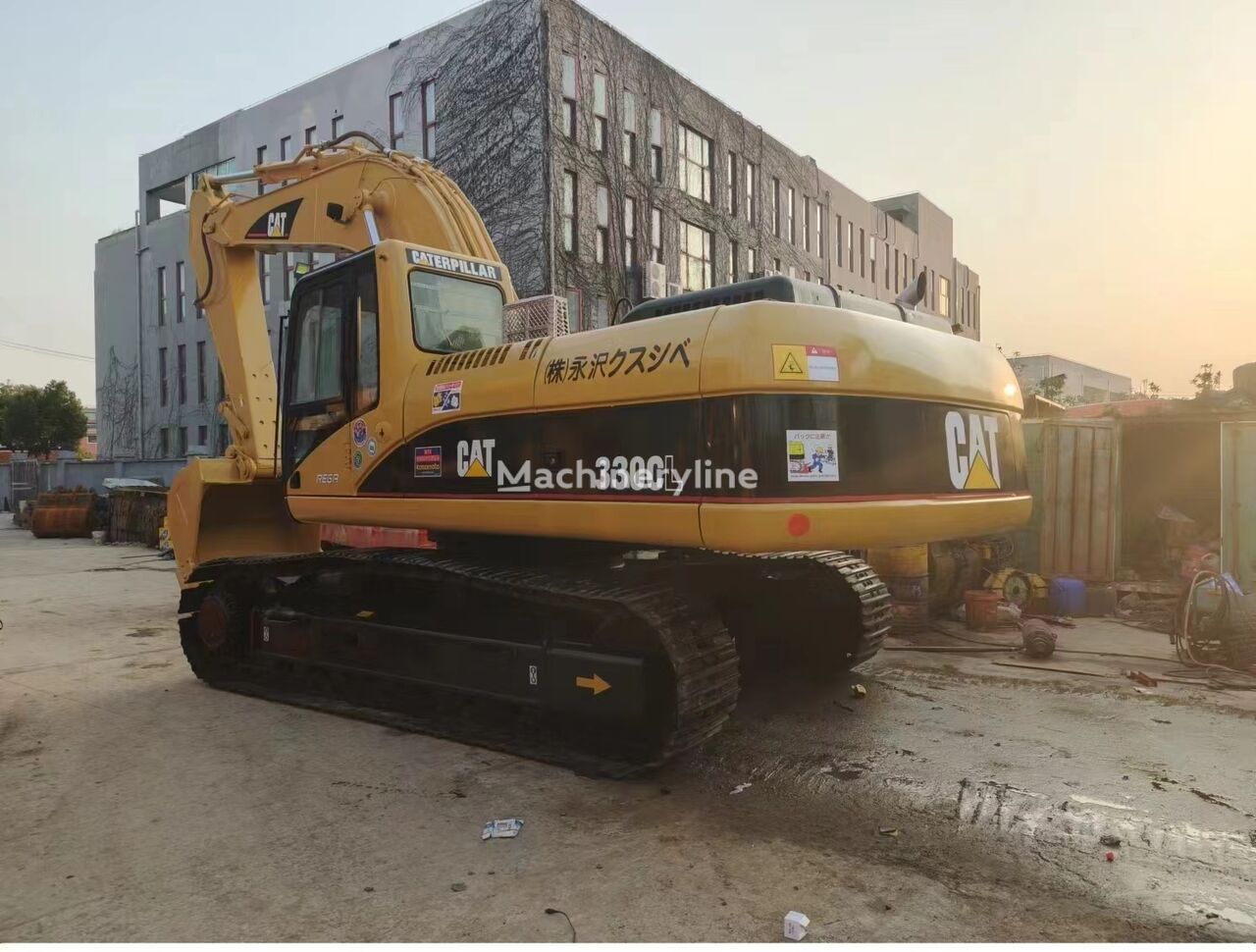 حفارة مجنزرة Caterpillar 330CL