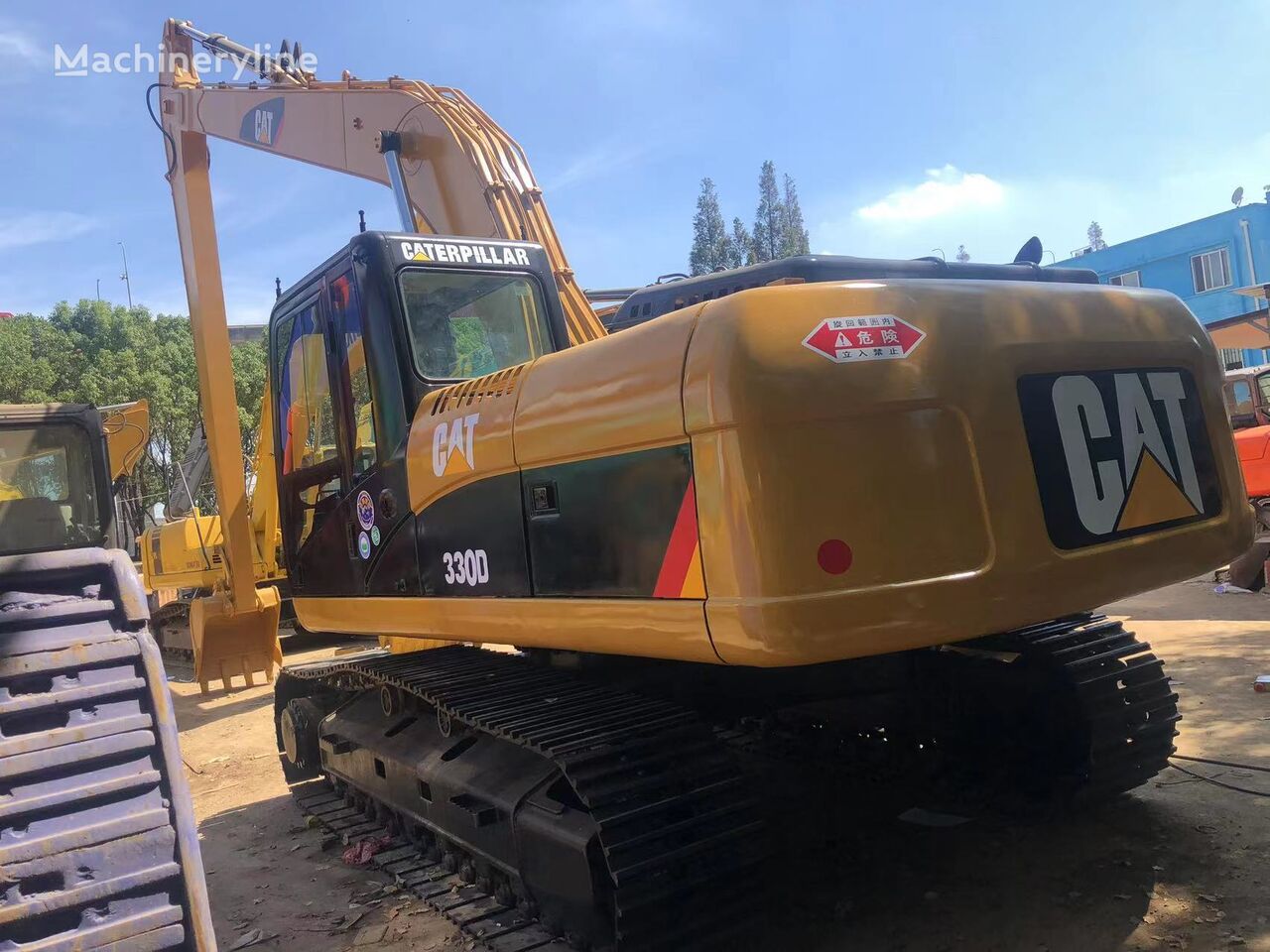 Caterpillar 330DL tracked excavator