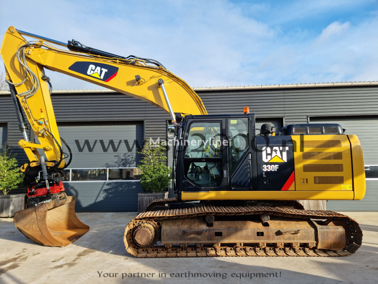 Caterpillar 330FL tracked excavator