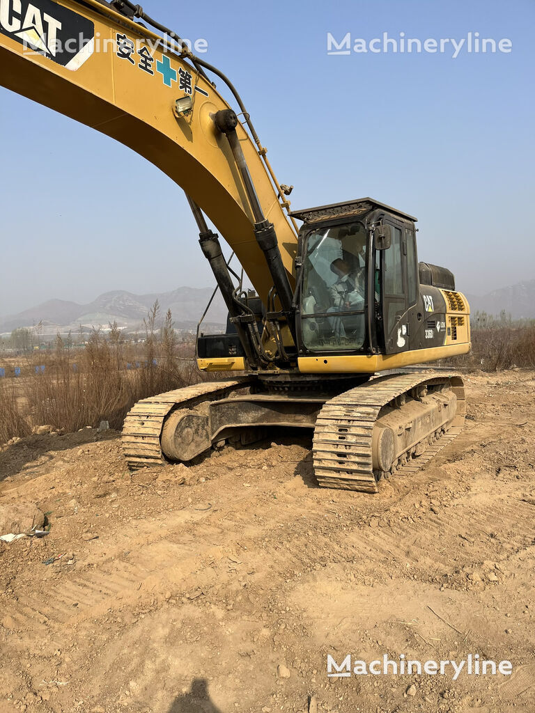 excavator dengan track Caterpillar 336D2