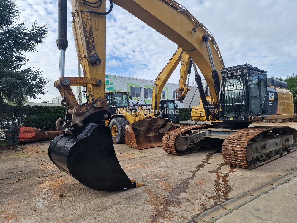 excavator dengan track Caterpillar 352 F