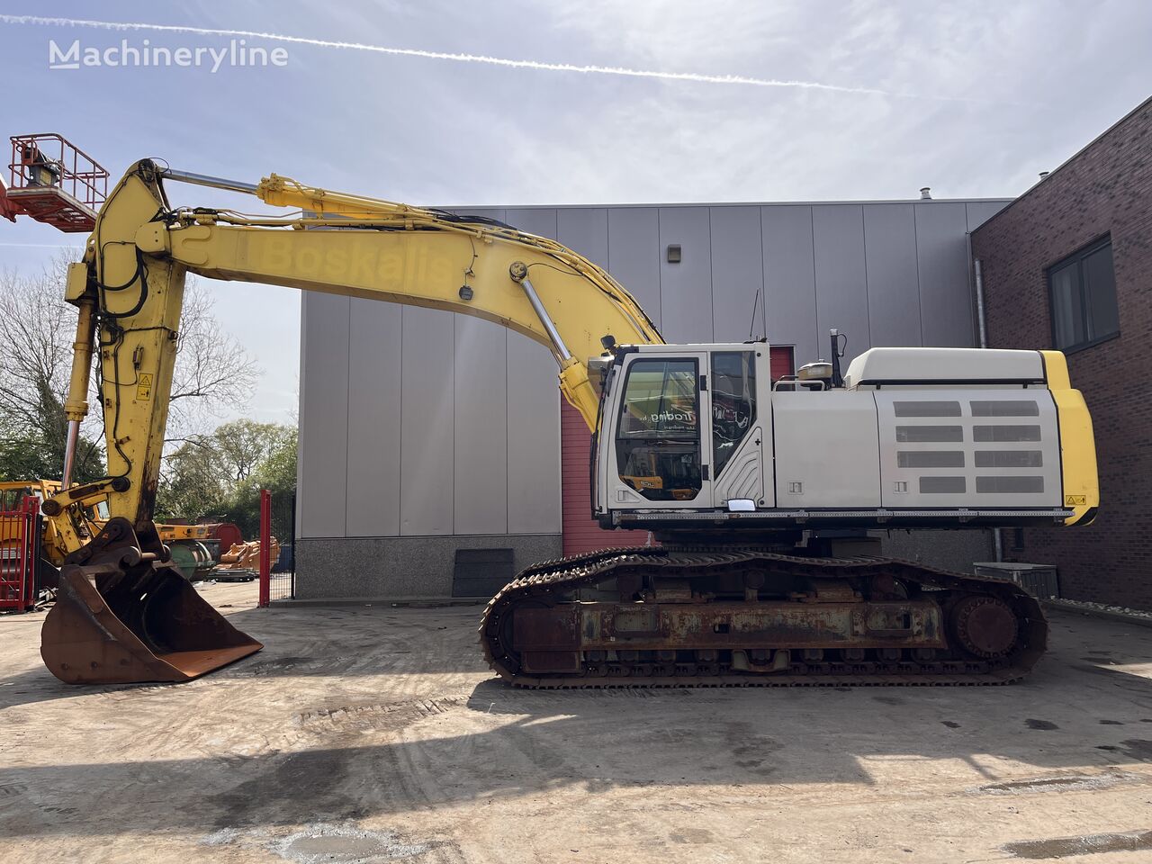 Caterpillar 352F tracked excavator