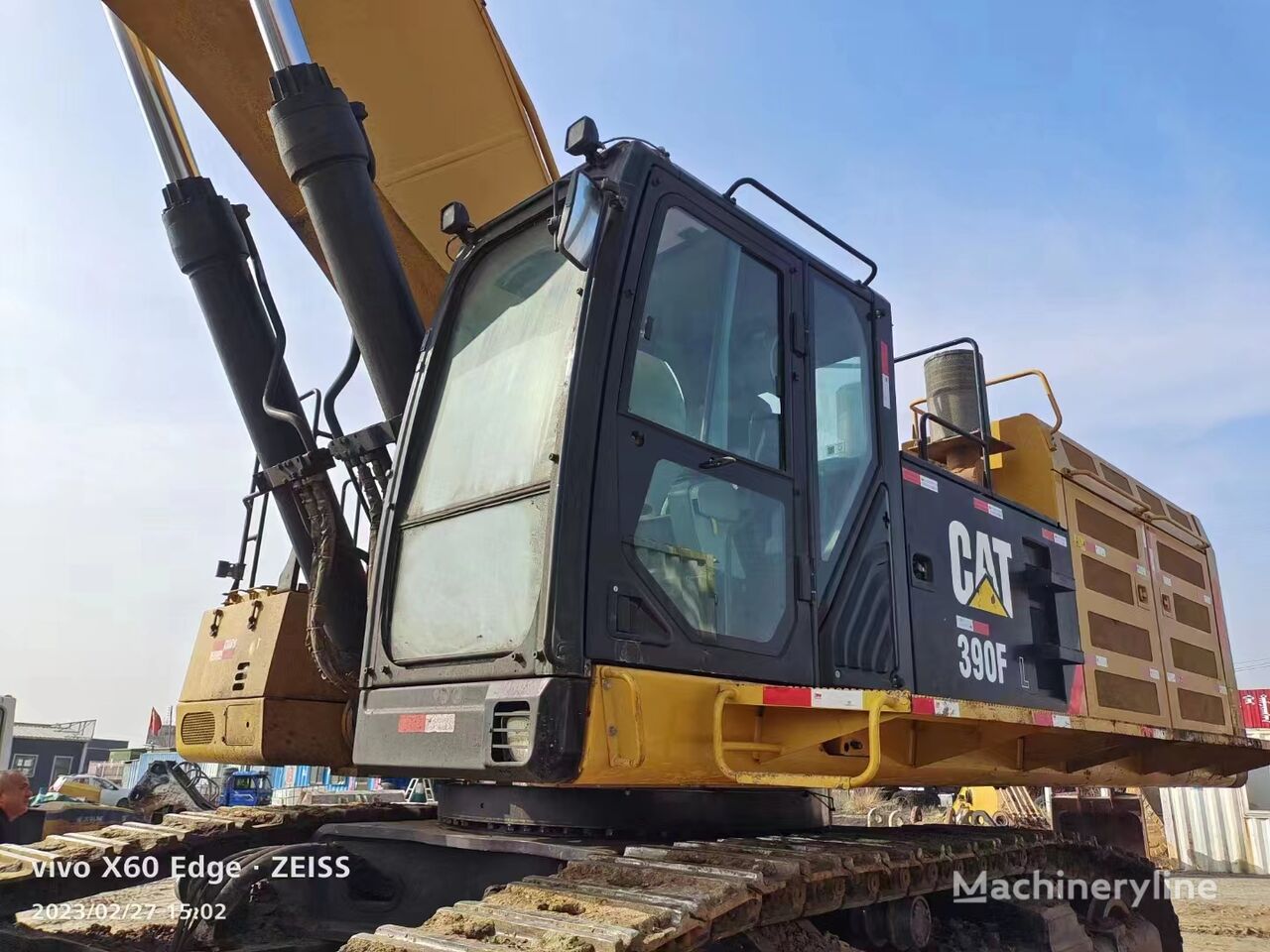 Caterpillar 390FL tracked excavator