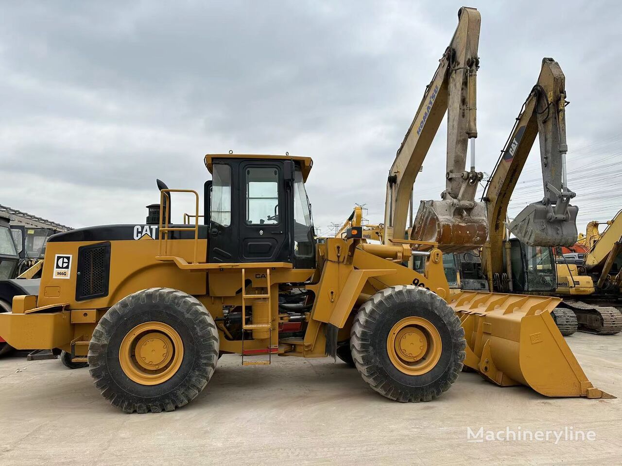 Caterpillar 966G tracked excavator