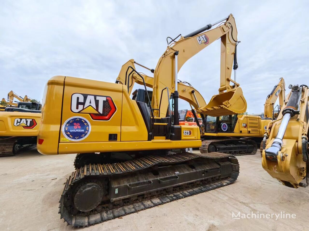 bager goseničar Caterpillar CAT 323