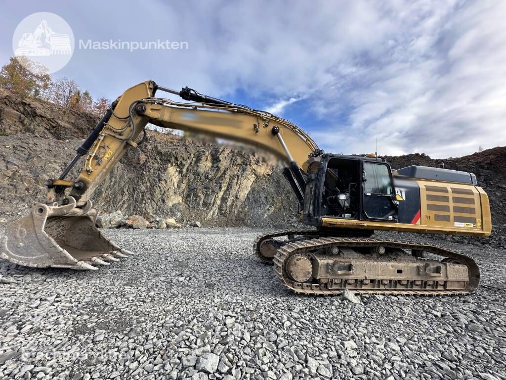 Caterpillar CAT 352 F tracked excavator