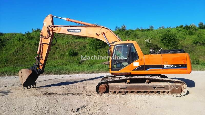 pelle sur chenilles Daewoo S255 LC