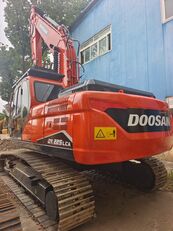 حفارة مجنزرة Develon DX225LCA