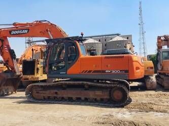 Doosan 300LCV tracked excavator