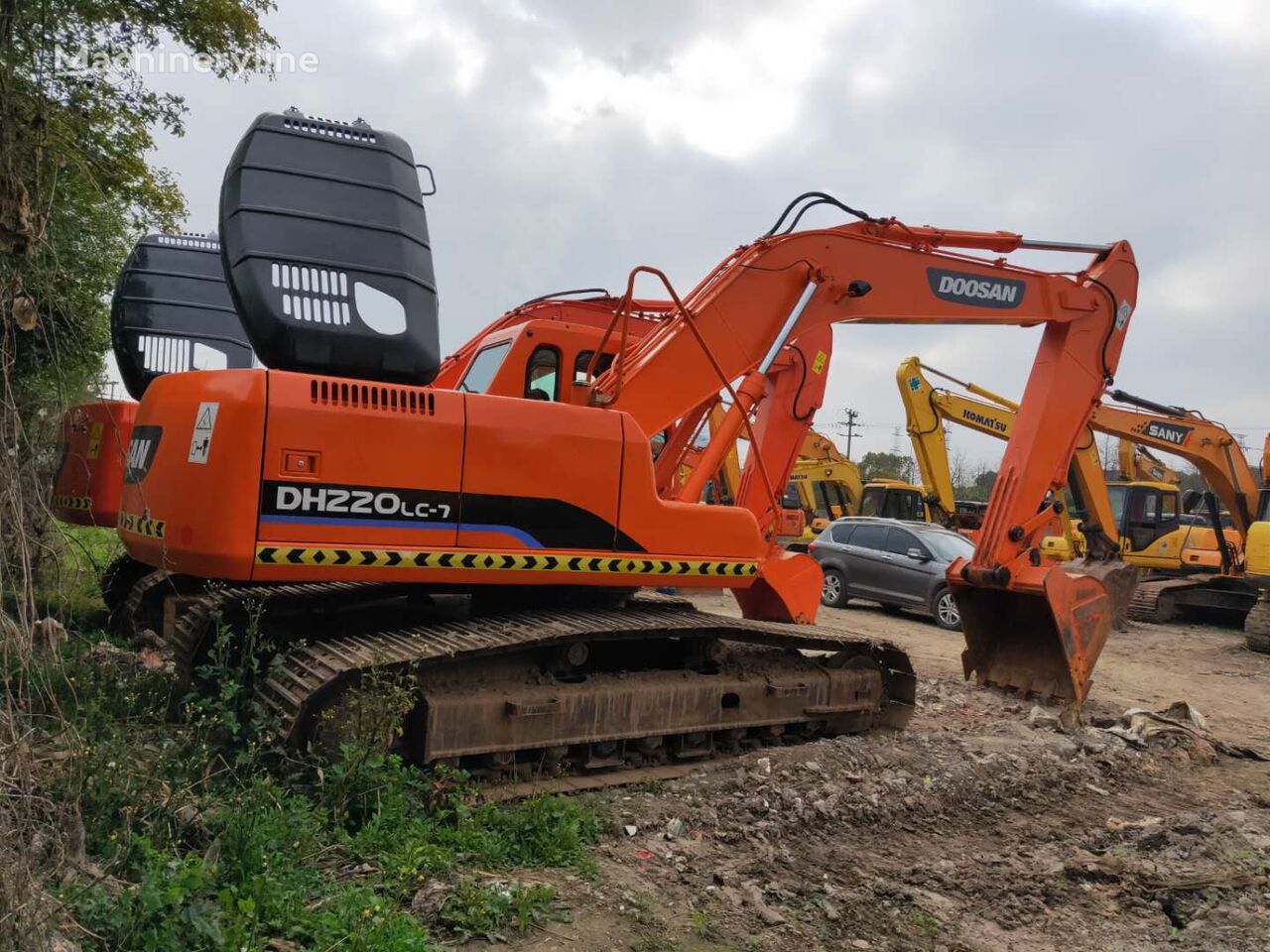 excavator dengan track Doosan DH220-7